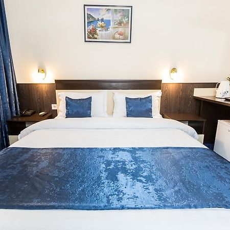 Salem Hotel On Abaya アルマトイ エクステリア 写真